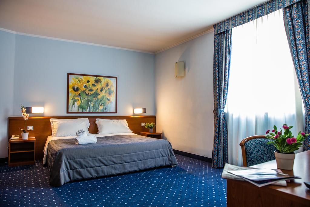 Hotel Glis San Mauro Torinese Bagian luar foto