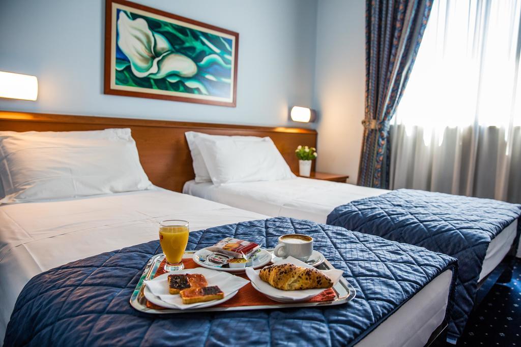 Hotel Glis San Mauro Torinese Bagian luar foto