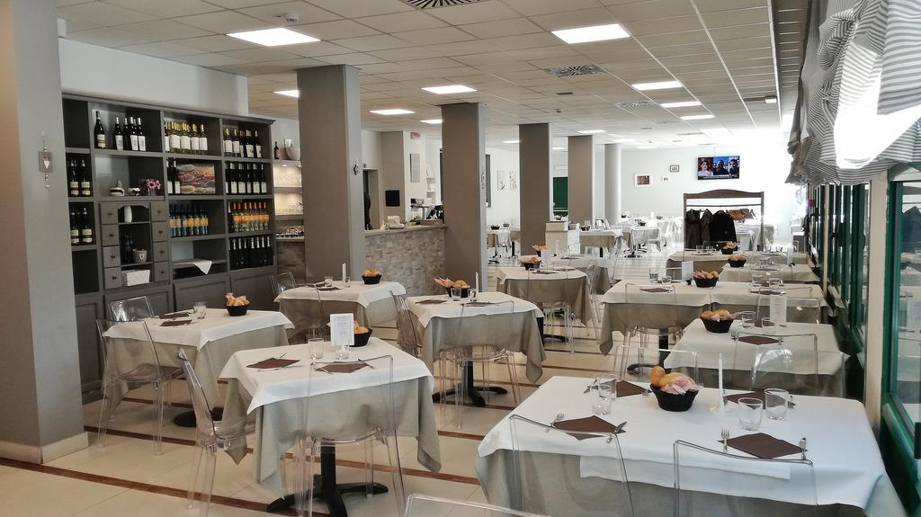 Hotel Glis San Mauro Torinese Bagian luar foto