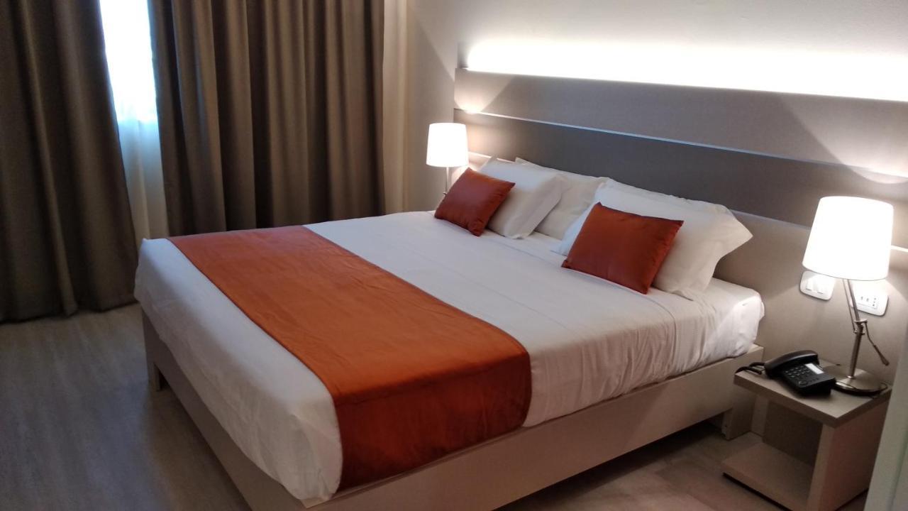 Hotel Glis San Mauro Torinese Bagian luar foto