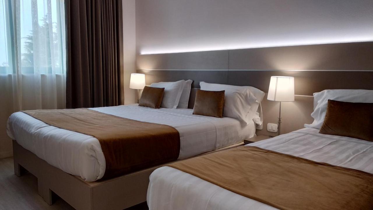 Hotel Glis San Mauro Torinese Bagian luar foto