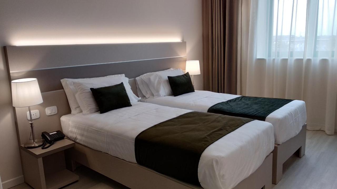 Hotel Glis San Mauro Torinese Bagian luar foto