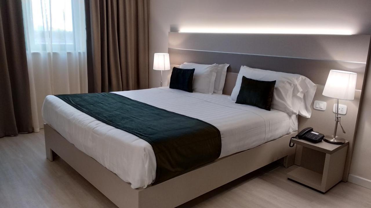 Hotel Glis San Mauro Torinese Bagian luar foto