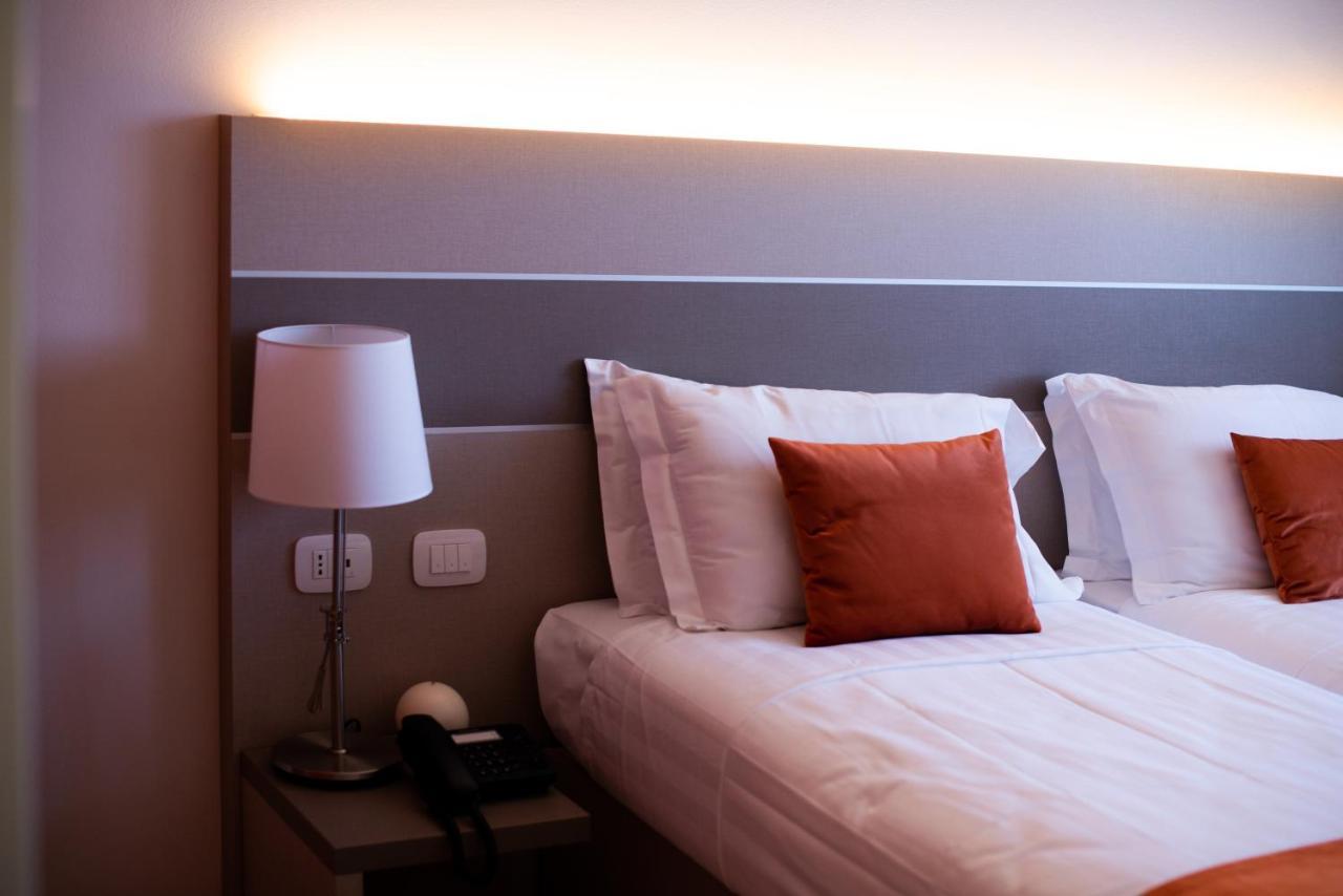 Hotel Glis San Mauro Torinese Bagian luar foto