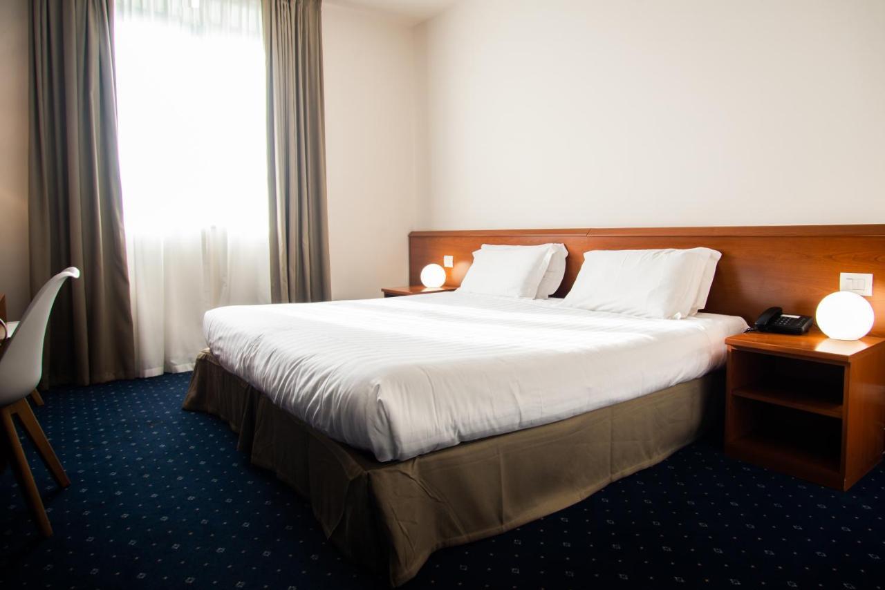 Hotel Glis San Mauro Torinese Bagian luar foto