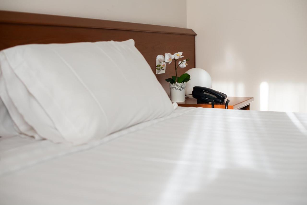 Hotel Glis San Mauro Torinese Bagian luar foto