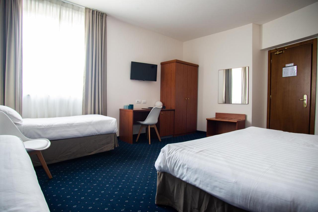 Hotel Glis San Mauro Torinese Bagian luar foto