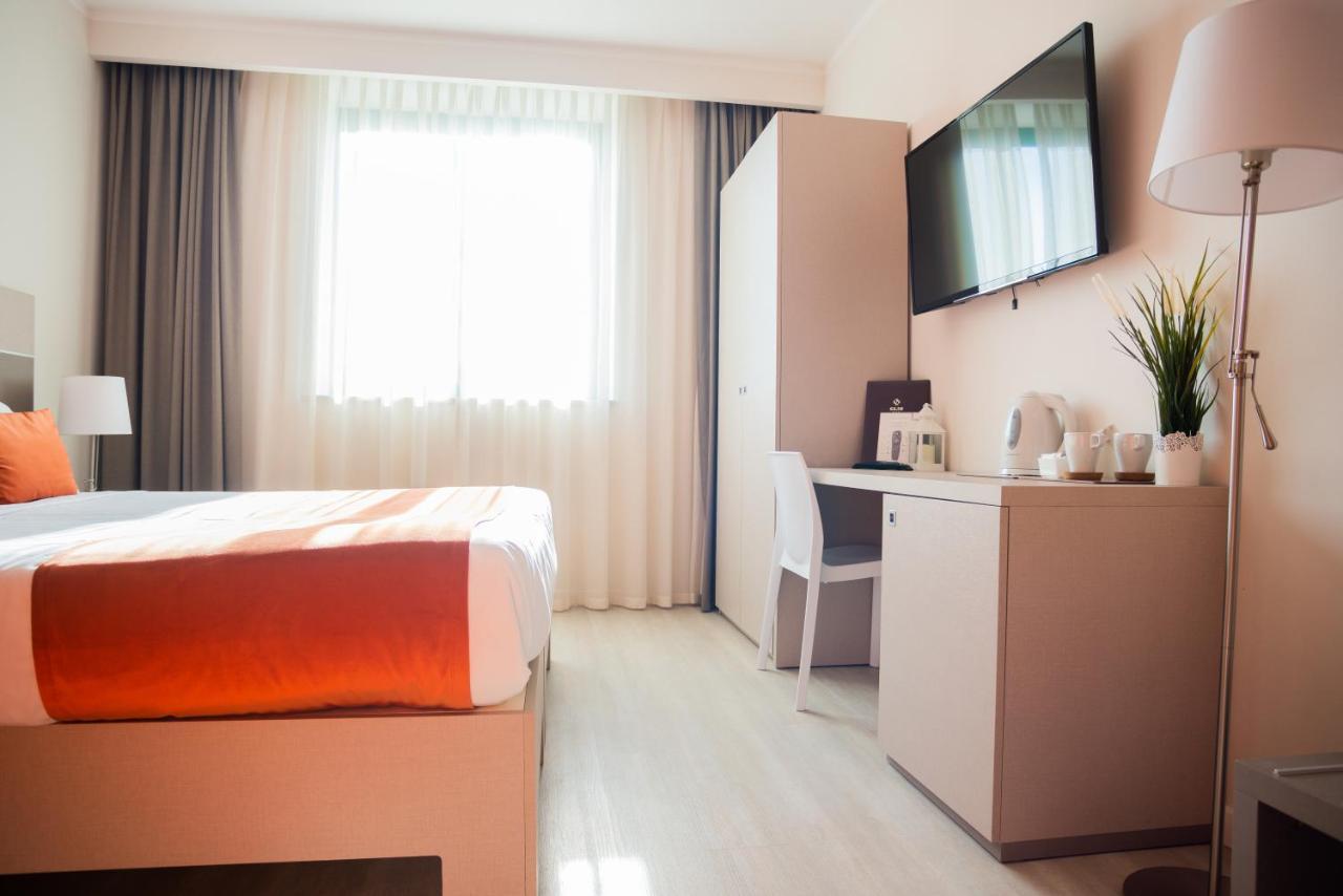 Hotel Glis San Mauro Torinese Bagian luar foto